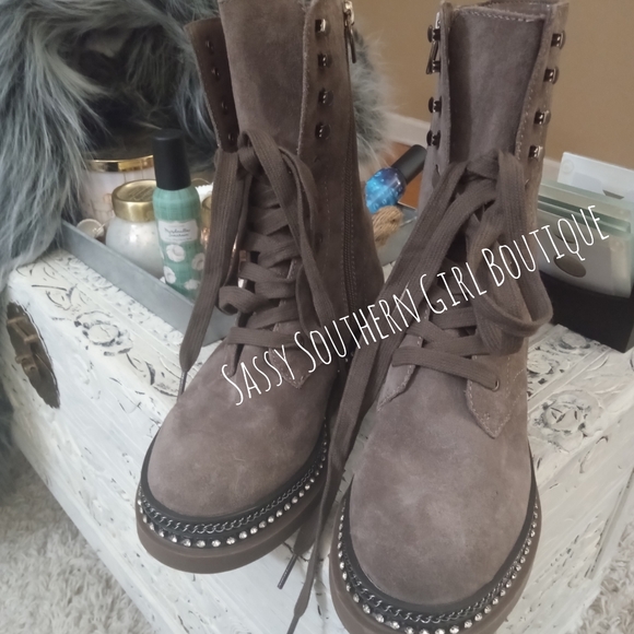 🆕⭐ VINCE CAMUTO suede mocha brown rhinestone combat boots - Picture 5 of 12